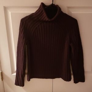 BROWN RIBBED TURTLENECK SWEATER